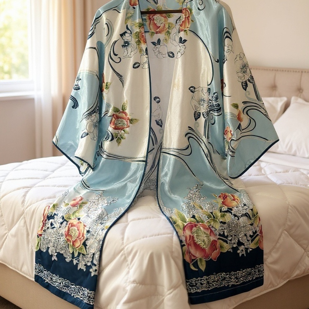 Oscar de la Renta Light Blue Floral Kimono Robe